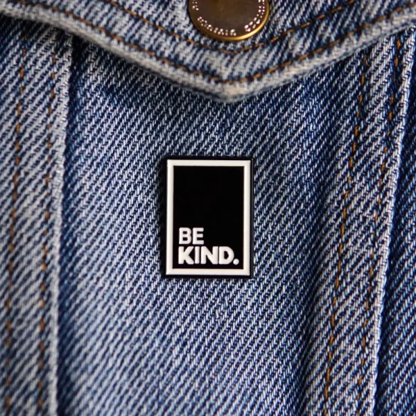 καρφίτσα be kind