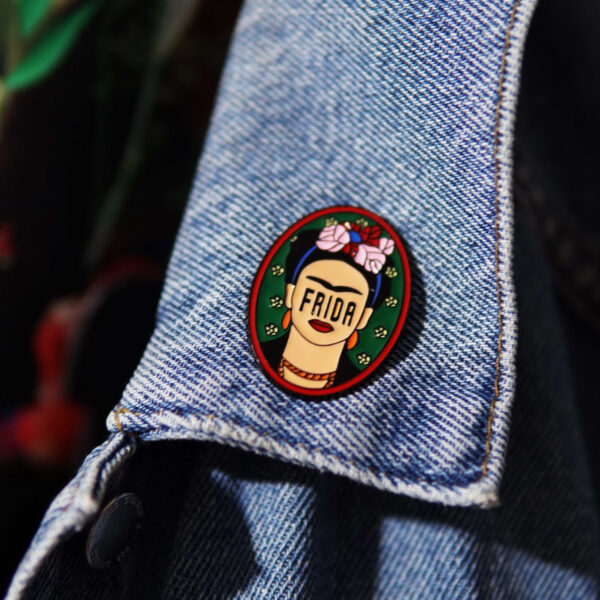 karfitsa-Frida-enamel-pin