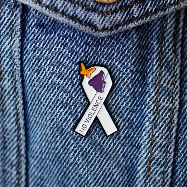 Καρφίτσα "Όχι στην βία" no violence pin